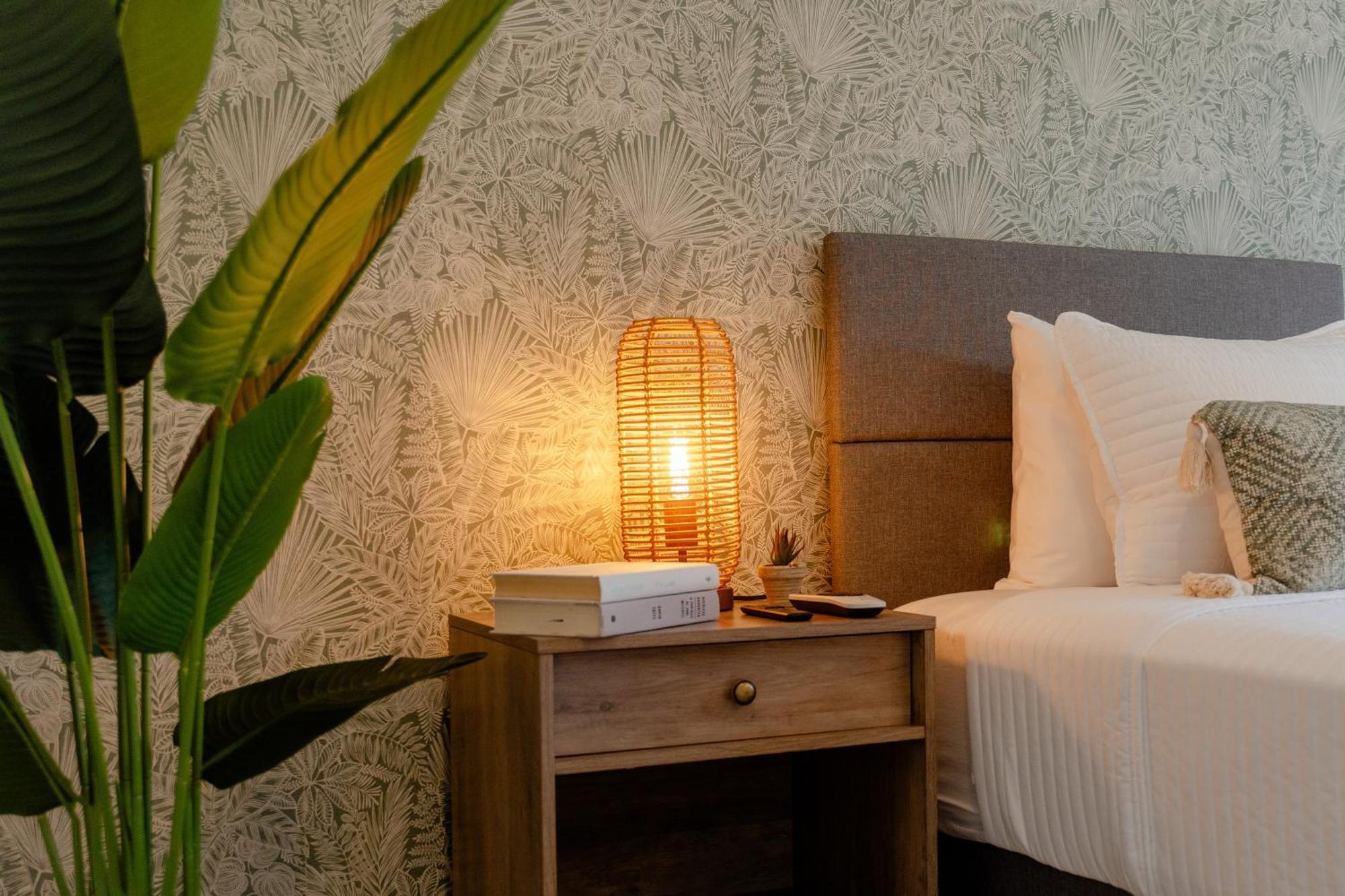 Cobalt Coast Resort West Bay 외부 사진