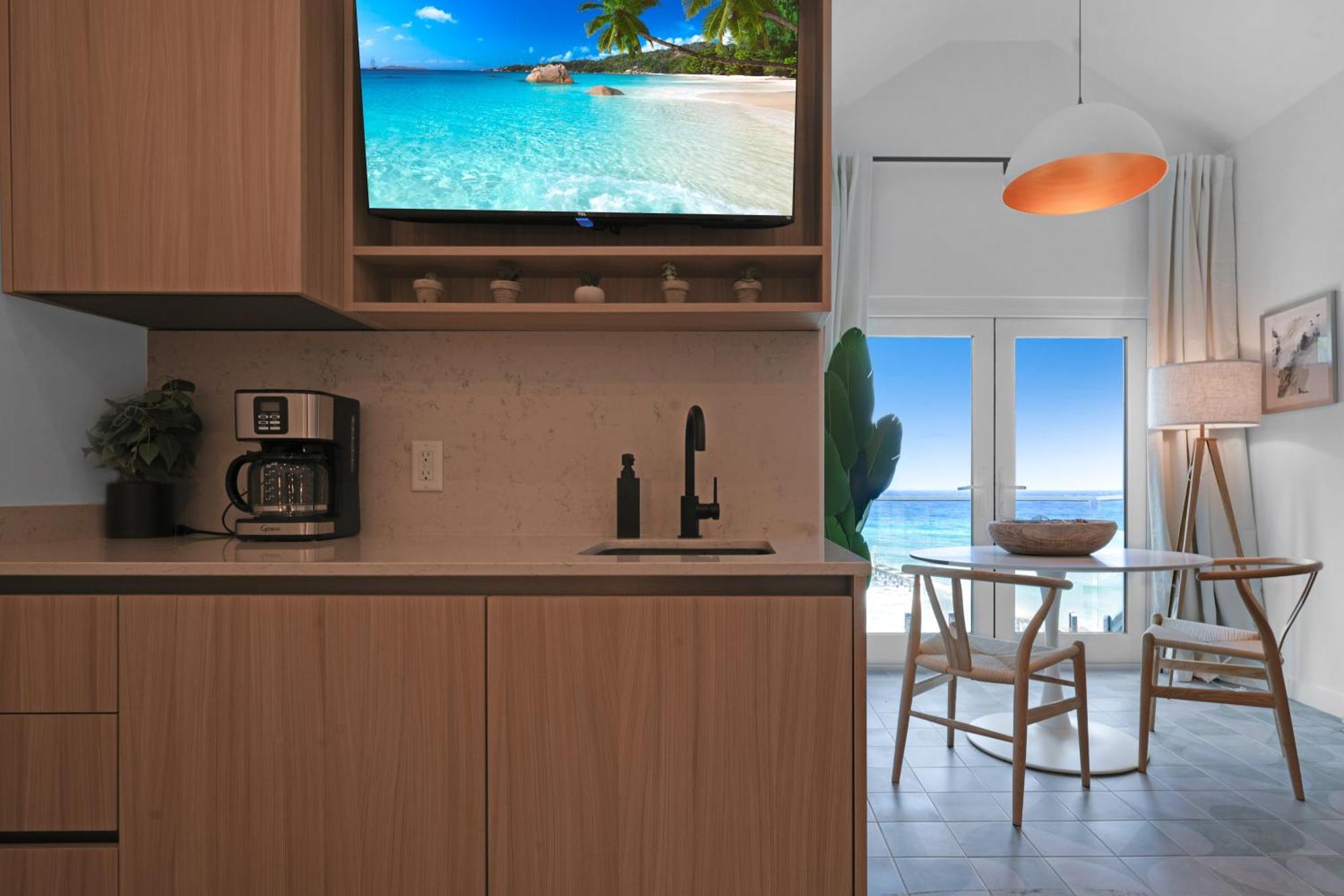 Cobalt Coast Resort West Bay 외부 사진
