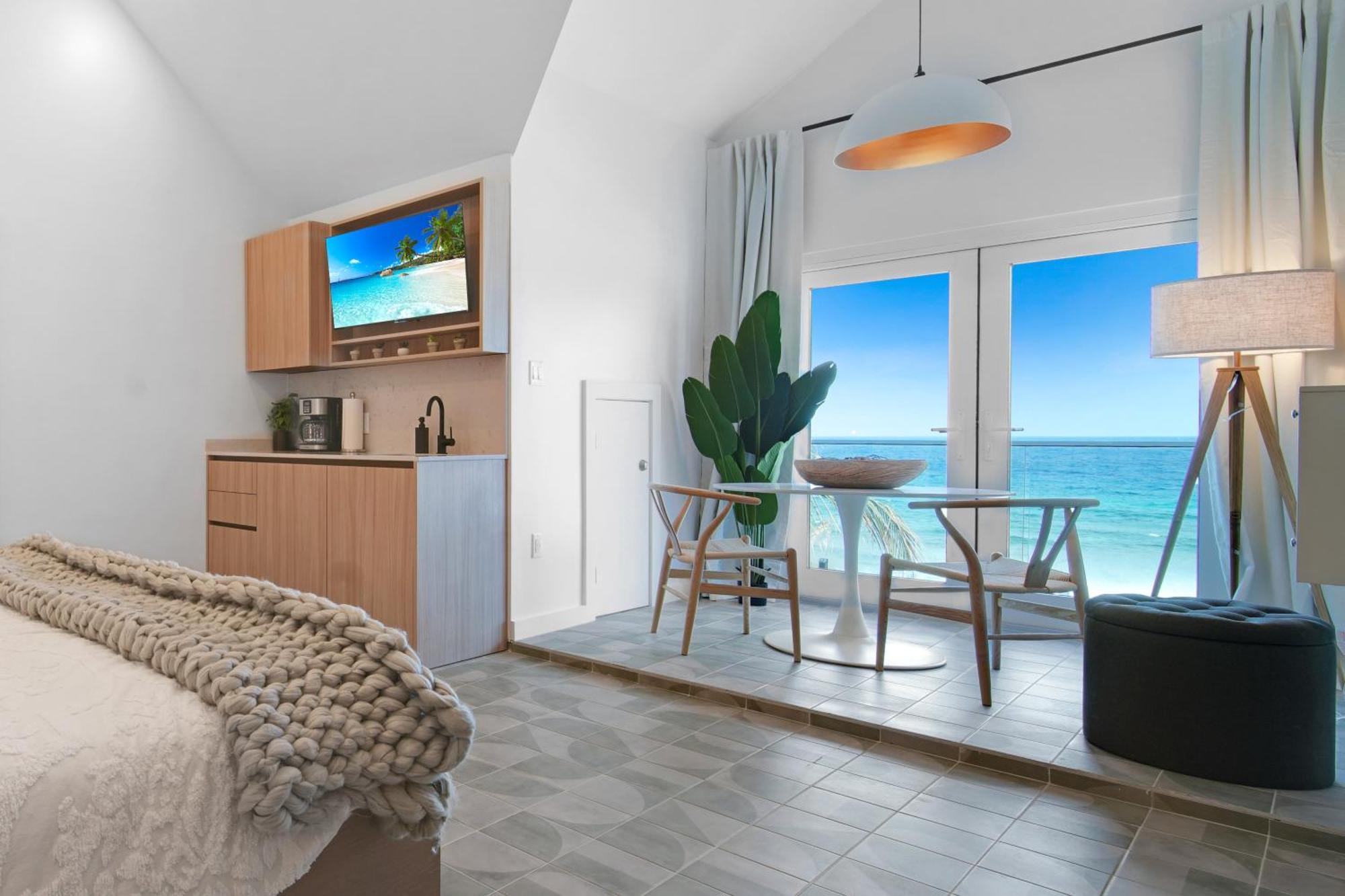 Cobalt Coast Resort West Bay 외부 사진